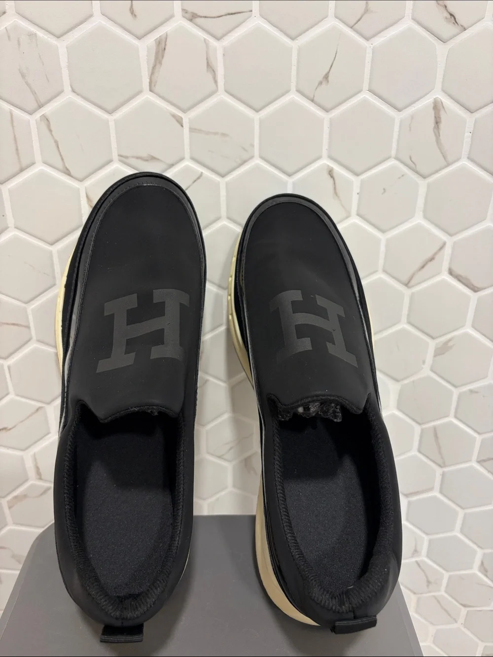 Black H Logo Slip-On Loafers Japan